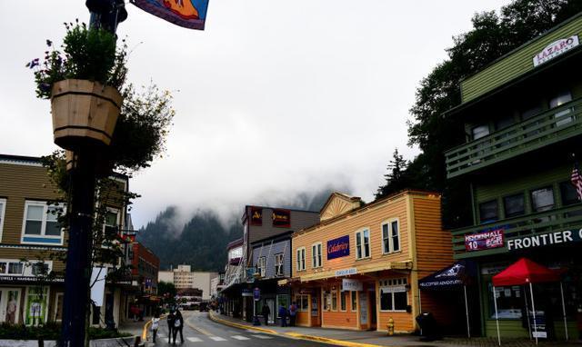 美国最大的州府, 却也是存在感最低, 仅3万多人