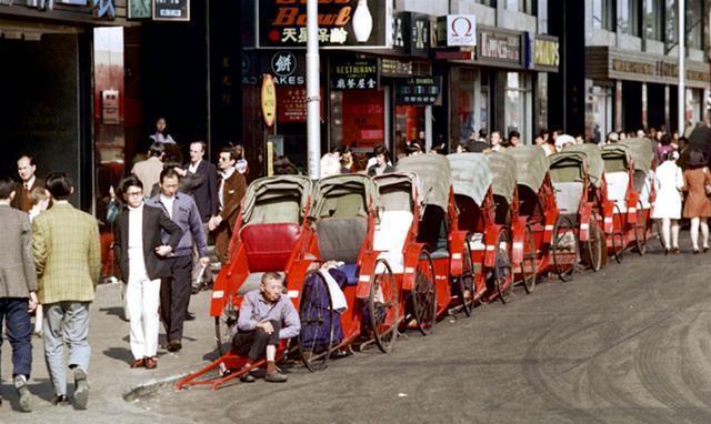香港人心中的梦, 繁华的过去, 七十年代香港街头