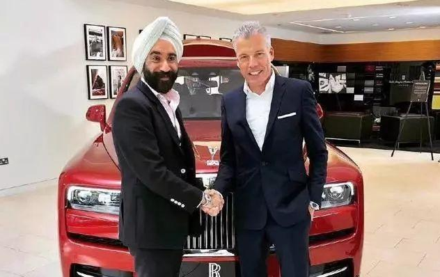 劳斯莱斯SUV刚上市就有人提车，加价400万，车主：不就是钱