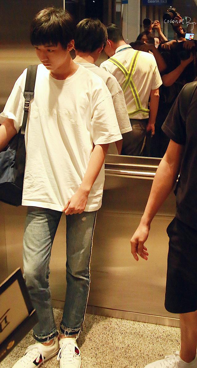 邻家男孩初长成 TFBoys王俊凯王源易烊千玺最