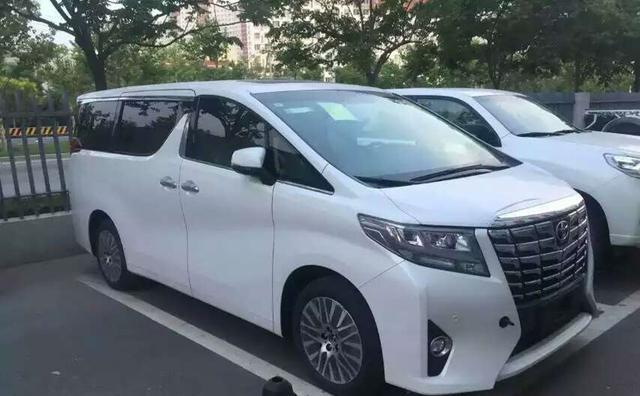 一辆保姆车为何能卖100多万？看完内饰你就知道了