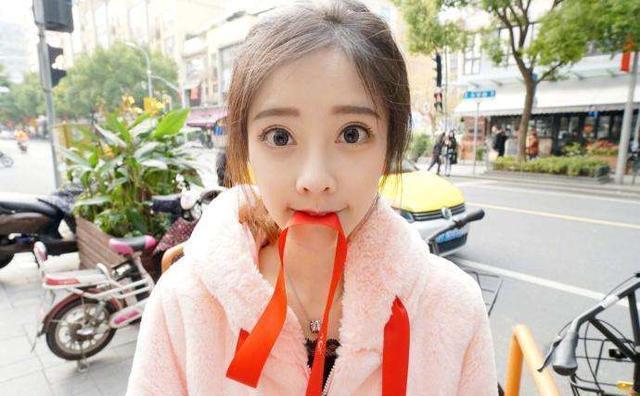 斗鱼一姐冯提莫已成直播神话,三年时间从路人