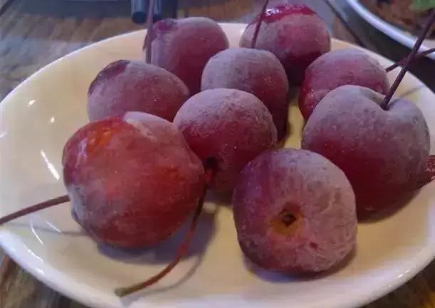 到了冬天只能在东北吃的到的美食，听说油炸冰溜子最狠!