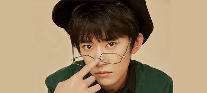 胡先煦公布恋情,李兰迪彭昱畅等好友祝福,网友