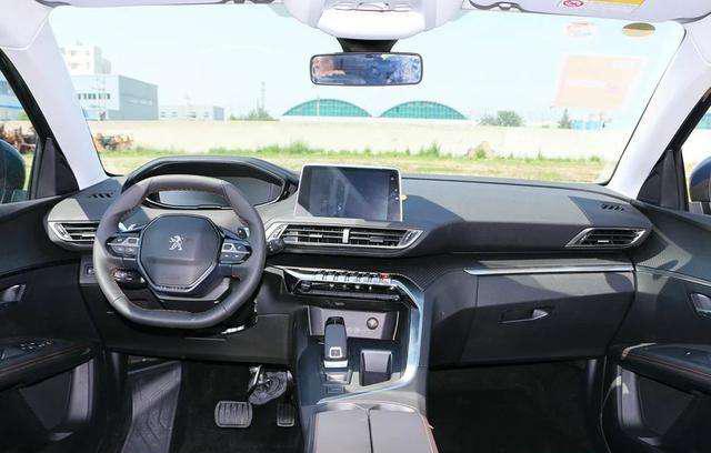 让汉兰达都头疼的车, 轴距2米84仅19万起售, 战斗舱设计