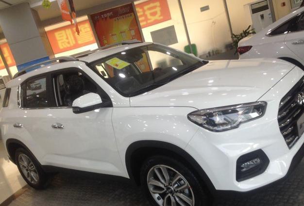 在乌鲁木齐开超市打算买车，老爸心属新ix35带我去看车