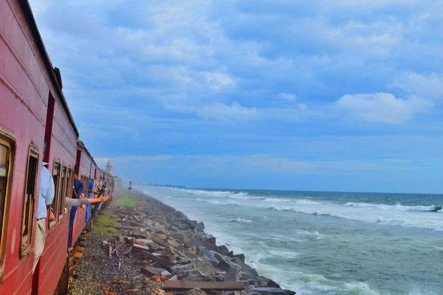 《千与千寻》的海上火车，原型为斯里兰卡小火车也有这么神奇吗?