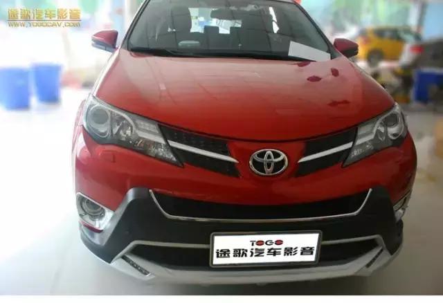 红色丰田RAV4改装，够野够性感