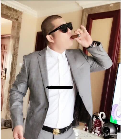 快手最大的秘密 房岩小哥居然是二驴签约的艺