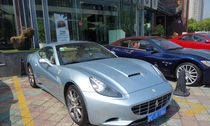 上海最牛豪车一条街 家家都有镇店之宝!