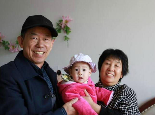 自己孩子从小都是外婆带大的,但为什么还是喜