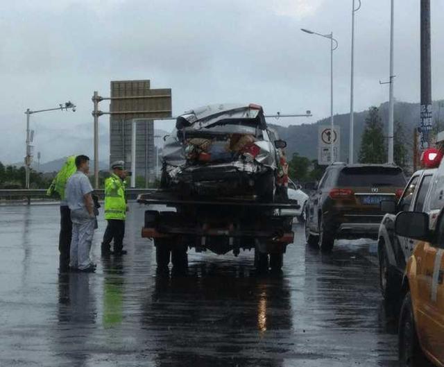 长城vv7与别克相撞，别克车主：我车都报废了，你的却没事