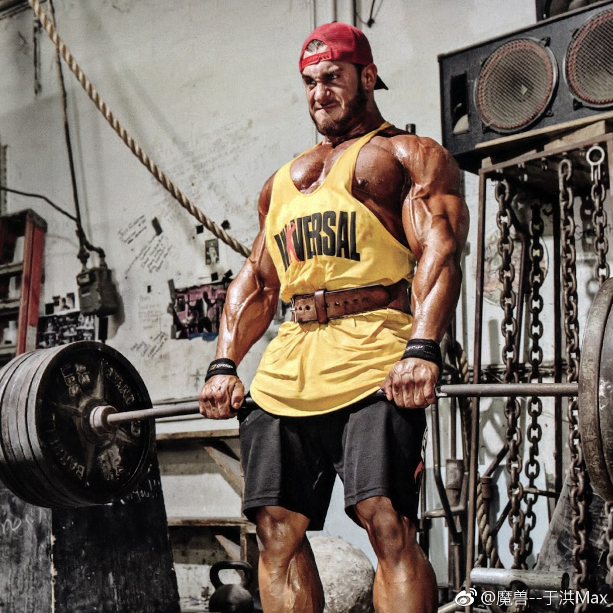 用硬拉练背,注意不能经常使用超过最大负重90