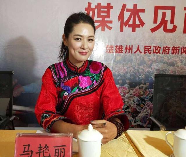 她是中国第一美女，27岁嫁央视导演郎昆，如今44岁种地为生