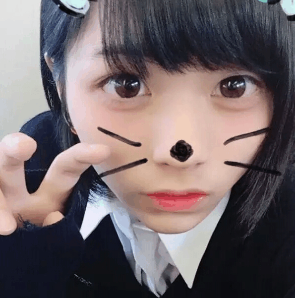 这个男生长相清秀像女孩子, 走在街上被人追求