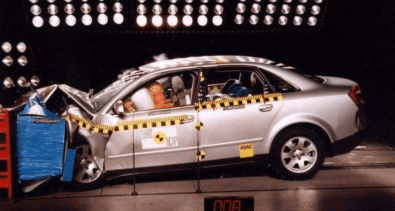 老美用实验证明, 车子大的车终究还是比较安全的!