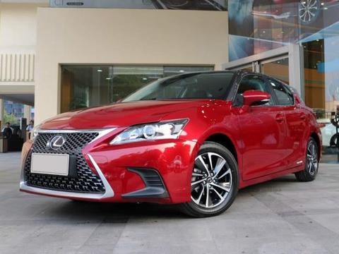 别看奔驰宝马了, 同是豪华品牌, 比Q3帅十倍, 一公里油耗不到2毛