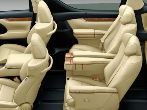 丰田小号埃尔法将强势来袭，售价约14万，帅