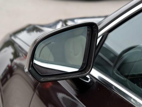 沃尔沃在价格上让步，19款跌至32万，外观微调