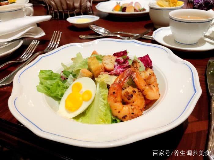上海迪士尼吃一顿体面的饭要多少钱？算完之后网友表示吃不起
