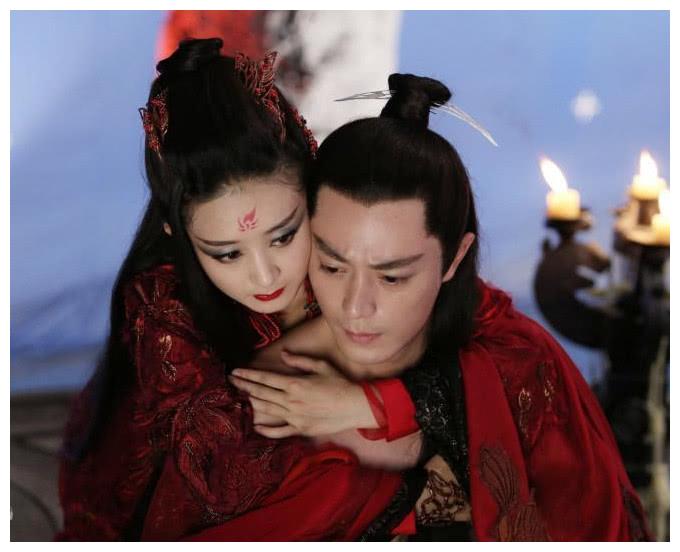 迪丽热巴胸咚周渝民,赵丽颖胸咚霍建华,杨幂:你