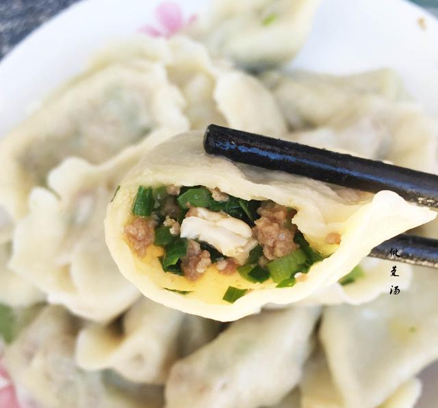 这样做猪肉韭菜馅的饺子味道鲜美, 不爱出水, 煮的时候不易破碎