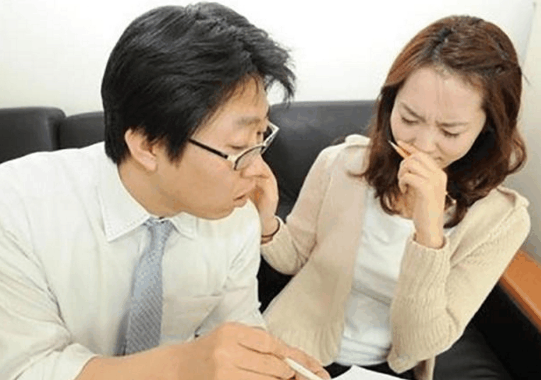 口臭难闻又尴尬,不敢跟人聊天?2个“小妙招”帮你1周快速解决