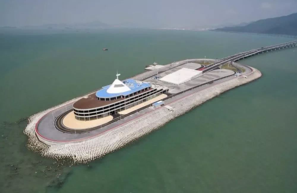 港媒称港珠澳大桥人工岛防波堤被冲散?结果被狠狠打脸