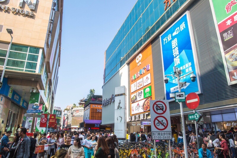 深圳东门町小吃街:大杂烩风味,所有美食来自全国各地