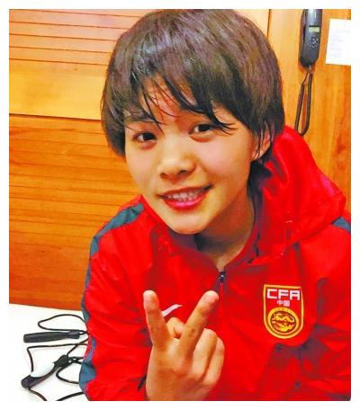 王霜获欧冠首球,世界波+神助攻彻底征服巴黎,