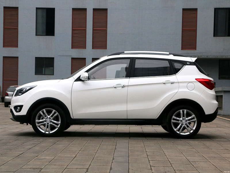 比较适合家用的三款SUV，油耗表现出色，售价不足10万