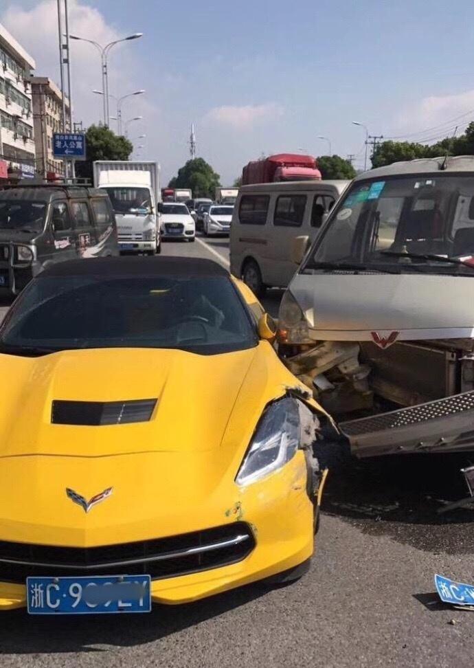 五菱车主有何感想? 五菱面包怒怼科尔维特