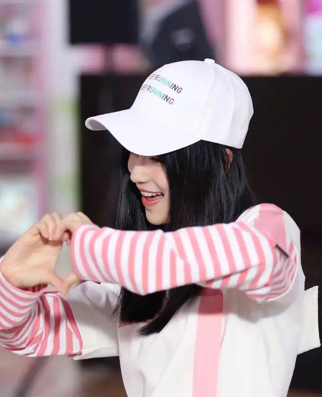 杨颖无修音的土味情歌,弹幕一片狼藉,网友:真百