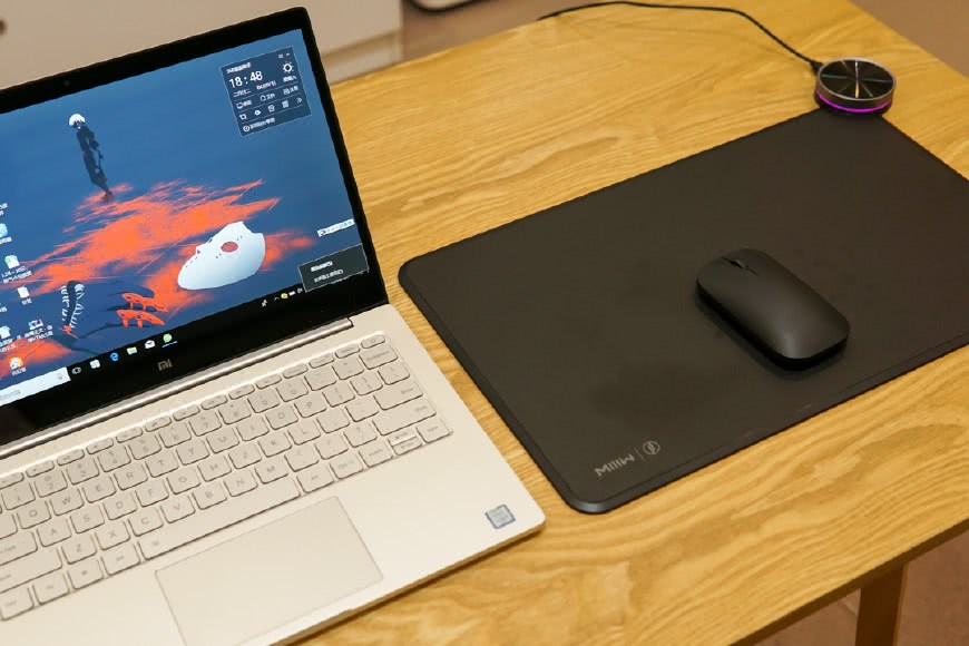 科技感十足的电竞鼠标 beed-fytnfyp1014233.jpg