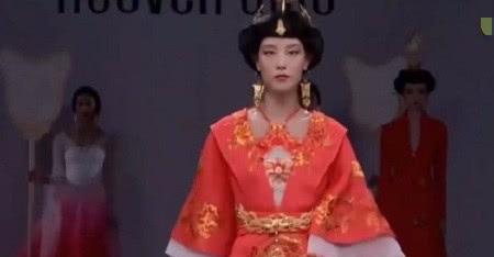 巴黎时装周,中国汉服惊艳全场,这个细节太有感