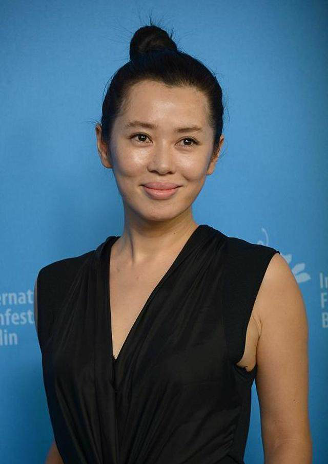 中国文艺片女王余男,素颜打扮艳网友,嘴唇太有杀伤力