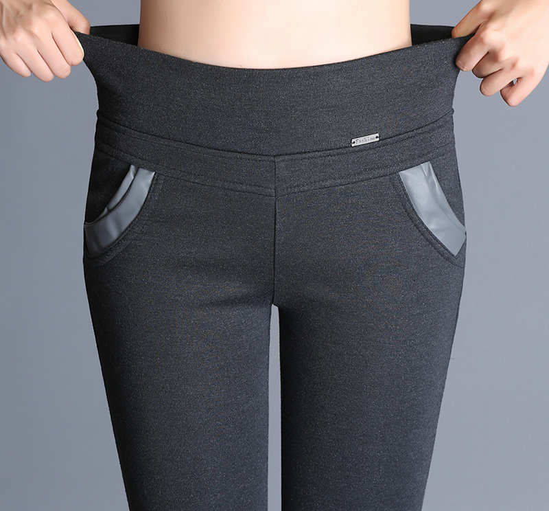 女人穿小白鞋配什么裤子最有魅力,学学下图的