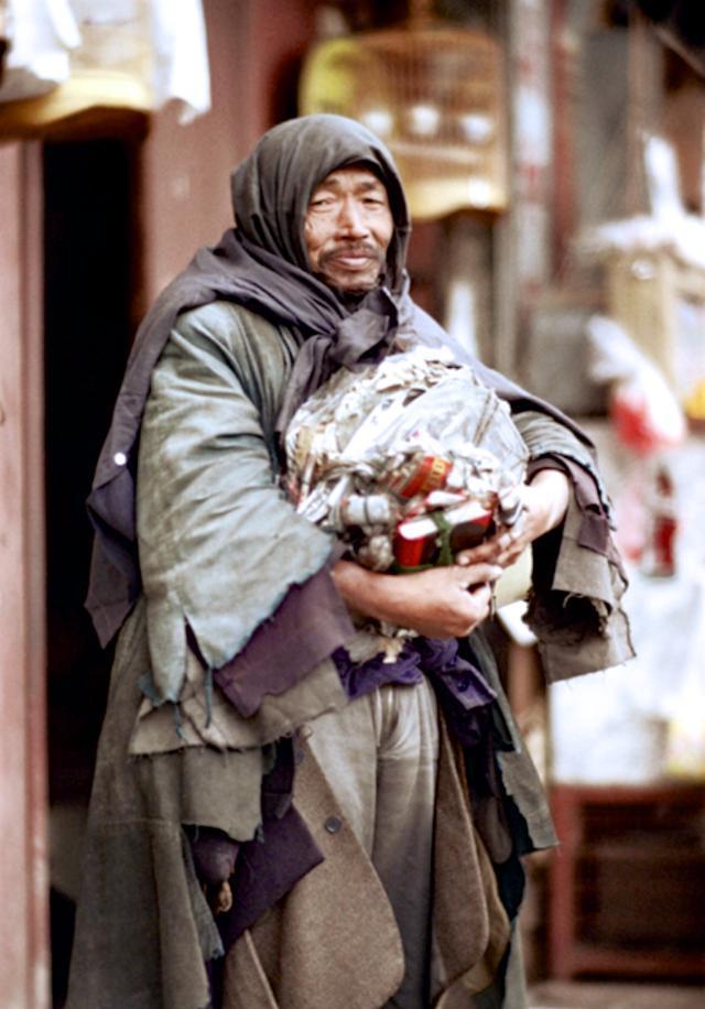 香港人心中的梦, 繁华的过去, 七十年代香港街头