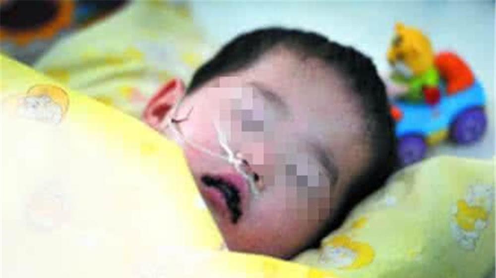 宝宝半夜突然大哭,宝妈哄好久才睡,第二天去医