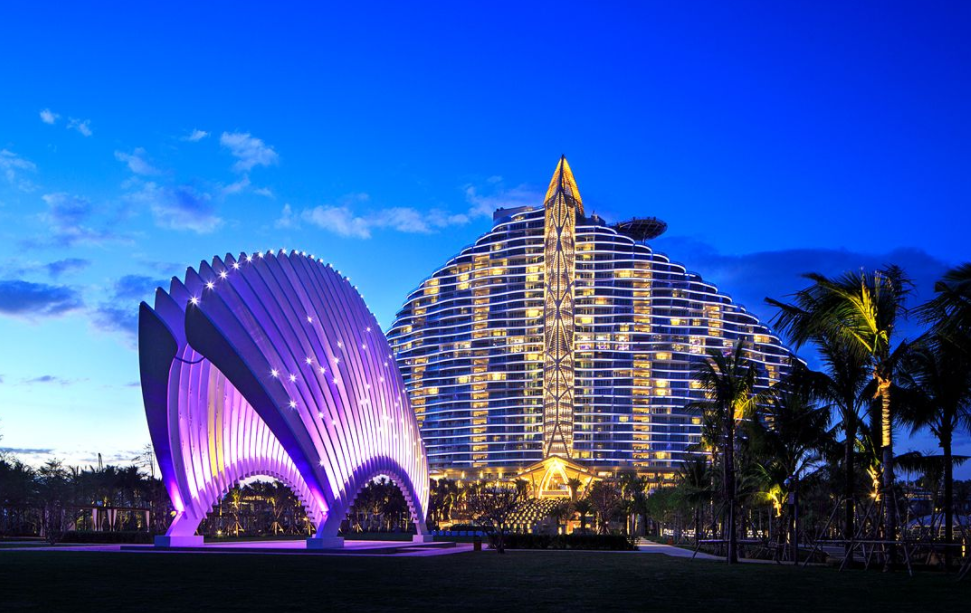 中国首家7星酒店耗资36亿,比迪拜还奢华你