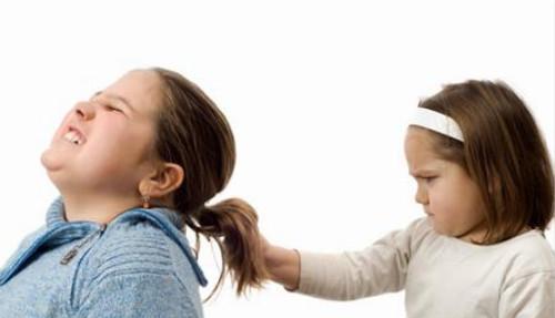 孩子攻击性人格折射家长教育方式的弊端