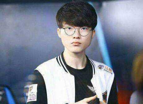 Faker大魔王有多强?他让对面中单怒摔键盘