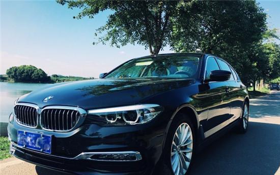 为了应付报酬, 车主直接提辆宝马5系, 面子还是有的