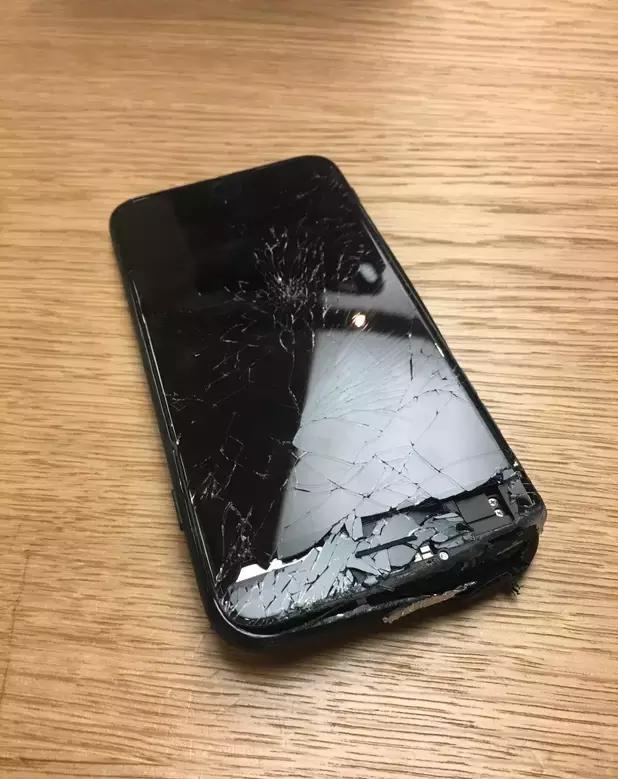 厉害了我的哥~iphone7p第一碎人,谁说苹果质量差!