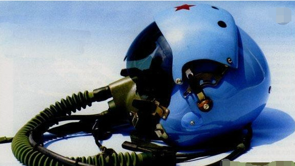 歼20装备世界第一头盔,飞行员的宝座_新浪看点