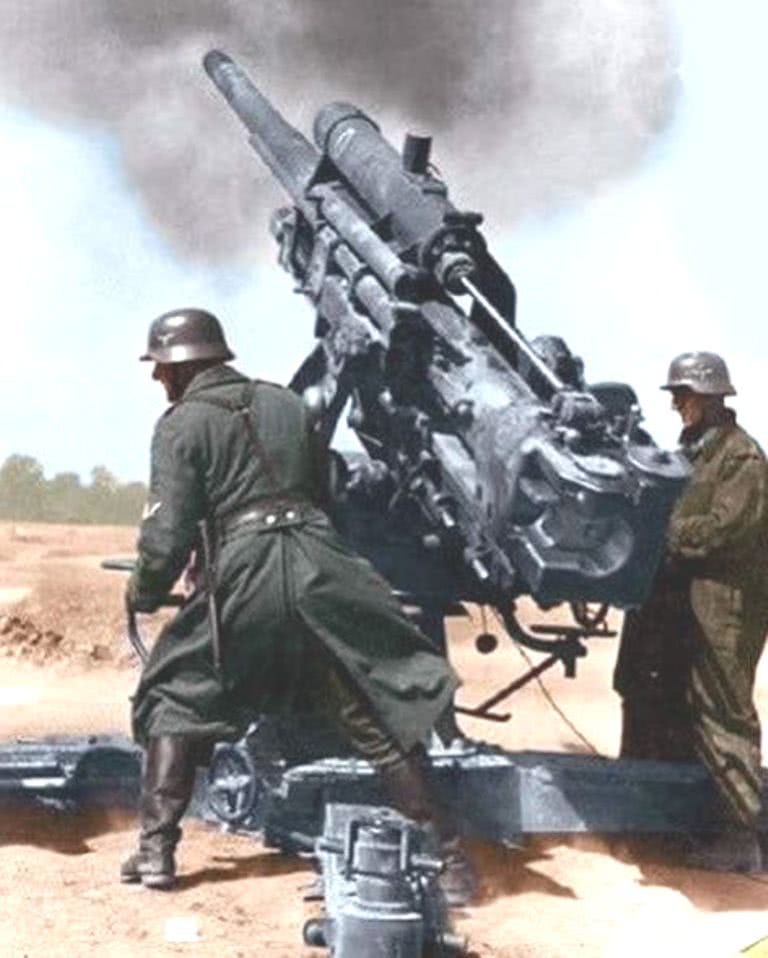 全能的88毫米高射炮抬高可点射飞机,摆正可平射坦克