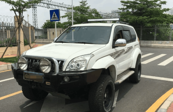 仅售18万! 车长近5米, 这是我见过的最帅的丰田霸道, 直接提车