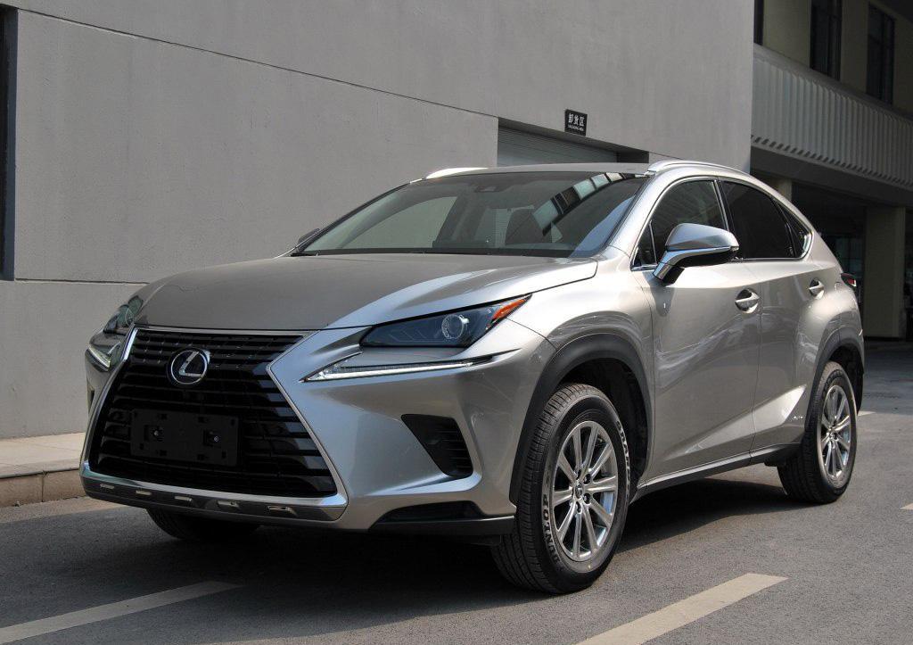 宝马X5的气质, 虽然低配是自吸, 但有电机组合之选