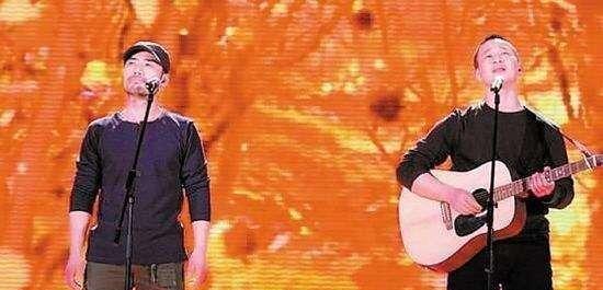 刚近况, 走红后捞金饱受差评, 如今因殴打老人被