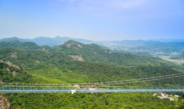 芜湖马仁奇峰、张家界天门山,谁才是最险玻璃栈道,更值得去?